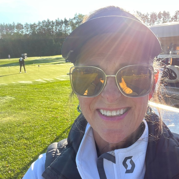 Meet your Posher, Lori - Picture 1 of 1